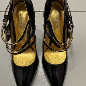BLACK PATENT LEATHER BOTTEGA VENETA PUMPS, SIZE 37